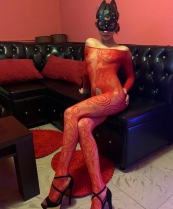 Молодая, сексуальная и развратная красотка приглашает в гости порядочных мужчин для незабываемого времяпрепровождения. Готова подарить тебе море удовольствия и исполнить все твои сокровенные желания. 9332, 20 лет